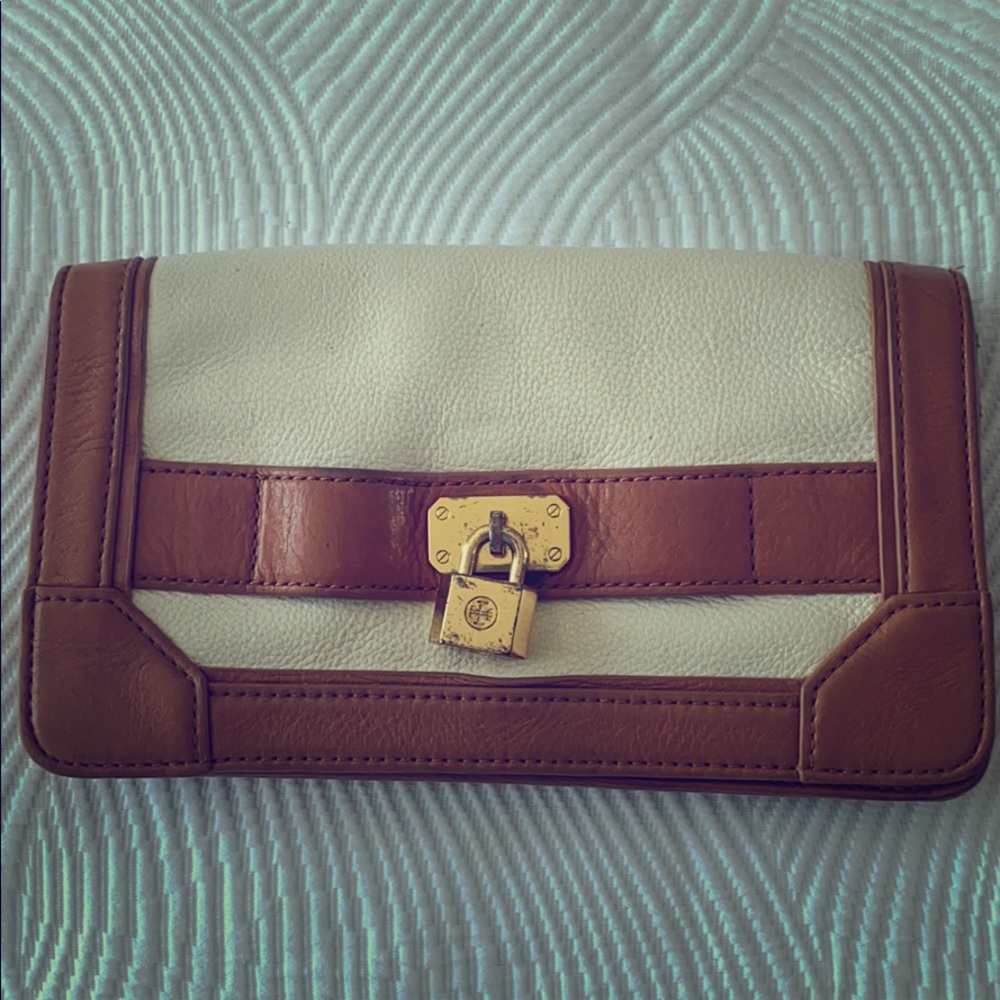 COPY - Tory Burch clutch